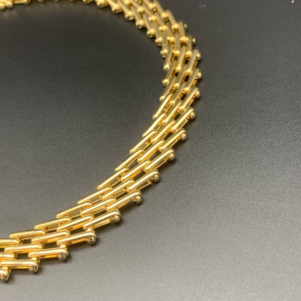 Vintage Gold Tone Gate Link Necklace - Picture 5 of 13